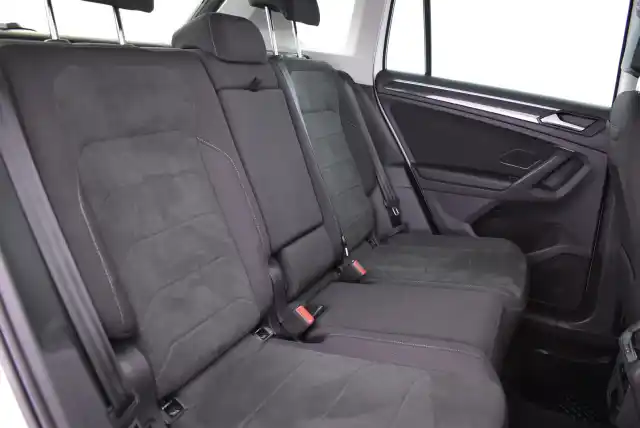 Valkoinen Maastoauto, Volkswagen Tiguan – JLZ-537