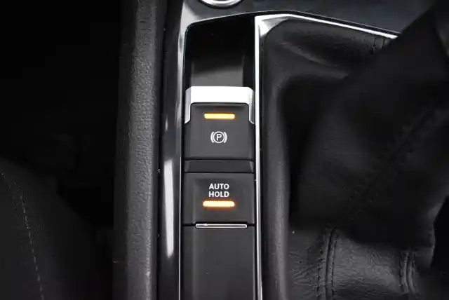 Valkoinen Maastoauto, Volkswagen Tiguan – JLZ-537