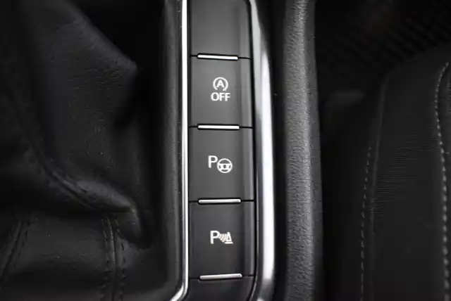 Valkoinen Maastoauto, Volkswagen Tiguan – JLZ-537