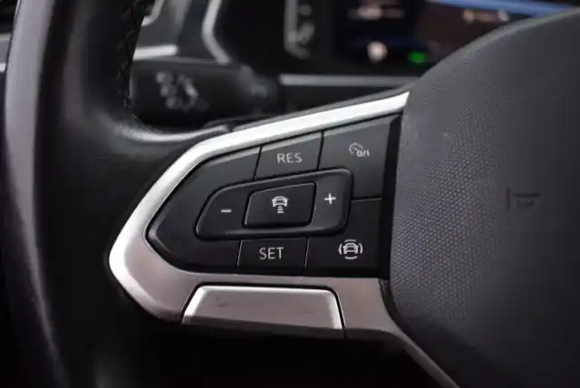 Valkoinen Maastoauto, Volkswagen Tiguan – JLZ-537