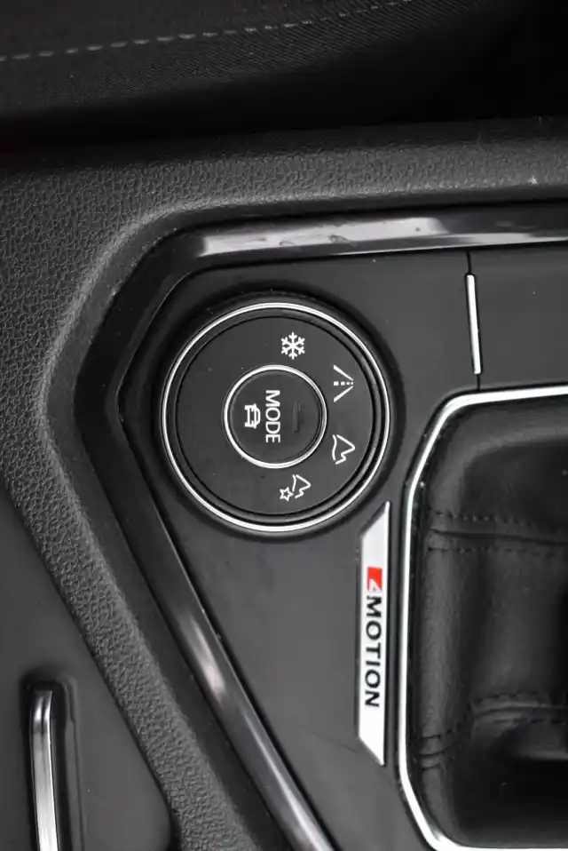 Valkoinen Maastoauto, Volkswagen Tiguan – JLZ-537