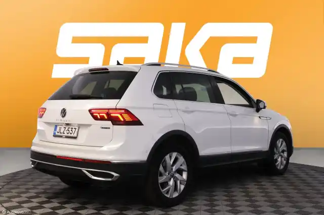 Valkoinen Maastoauto, Volkswagen Tiguan – JLZ-537