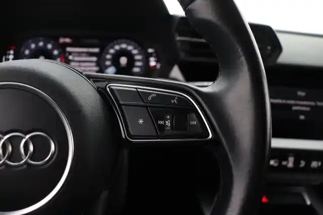 Valkoinen Viistoperä, Audi A3 – JLZ-628