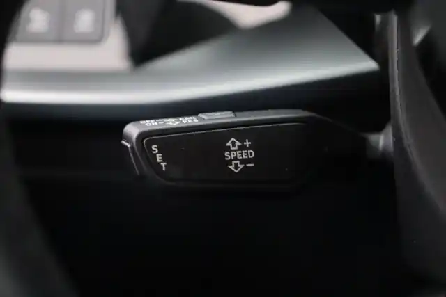 Valkoinen Viistoperä, Audi A3 – JLZ-628