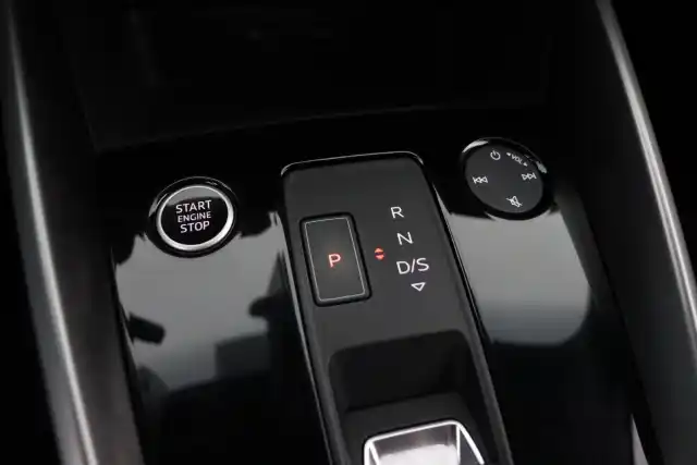 Valkoinen Viistoperä, Audi A3 – JLZ-628