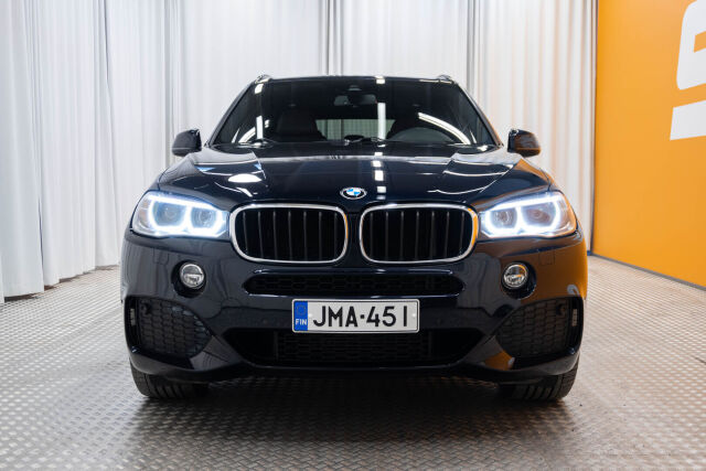 Musta Maastoauto, BMW X5 – JMA-451