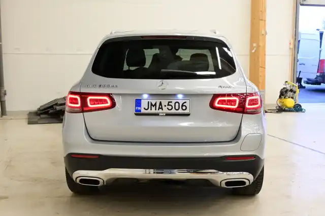 Harmaa Maastoauto, Mercedes-Benz GLC – JMA-506