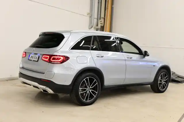 Harmaa Maastoauto, Mercedes-Benz GLC – JMA-506