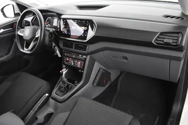 Valkoinen Maastoauto, Volkswagen T-Cross – JMB-199