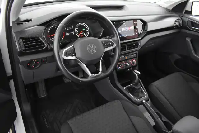 Valkoinen Maastoauto, Volkswagen T-Cross – JMB-199
