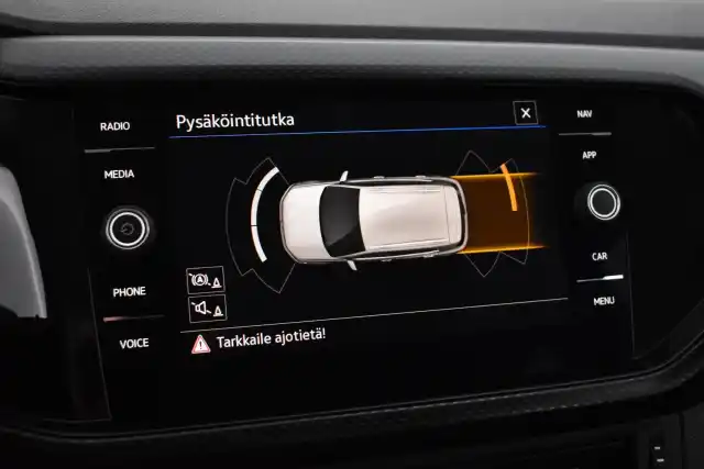 Valkoinen Maastoauto, Volkswagen T-Cross – JMB-199