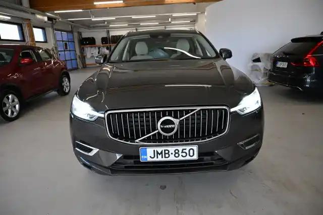 Harmaa Maastoauto, Volvo XC60 – JMB-850