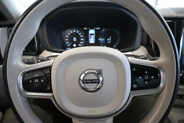Harmaa Maastoauto, Volvo XC60 – JMB-850