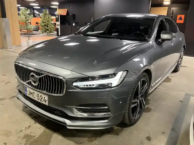 Harmaa Sedan, Volvo S90 – JMC-324