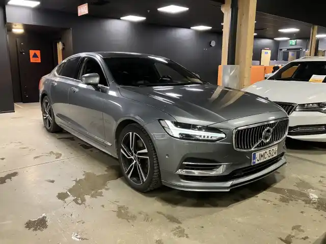 Harmaa Sedan, Volvo S90 – JMC-324