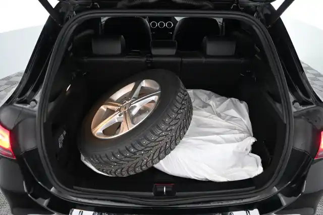 Musta Maastoauto, Mercedes-Benz GLA – JMC-568