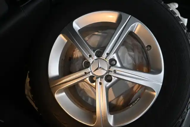 Musta Maastoauto, Mercedes-Benz GLA – JMC-568