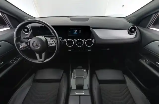 Musta Maastoauto, Mercedes-Benz GLA – JMC-568