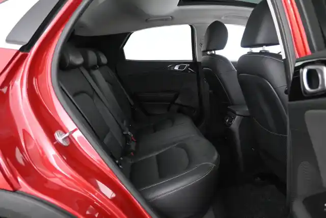 Punainen Viistoperä, Kia XCeed – JMC-792