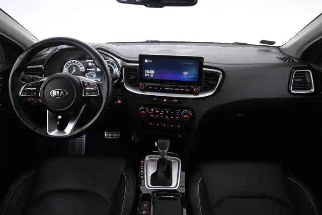Punainen Viistoperä, Kia XCeed – JMC-792
