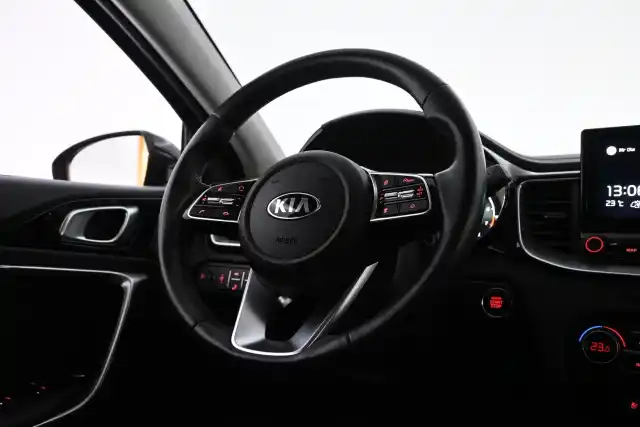 Punainen Viistoperä, Kia XCeed – JMC-792