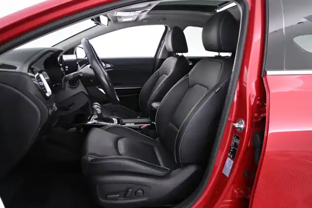 Punainen Viistoperä, Kia XCeed – JMC-792