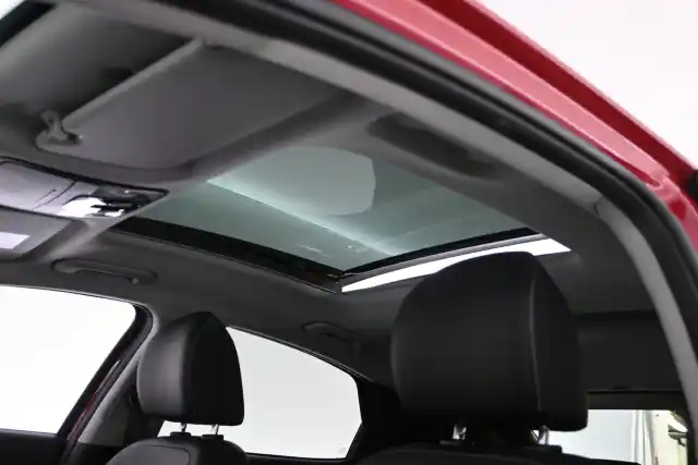 Punainen Viistoperä, Kia XCeed – JMC-792