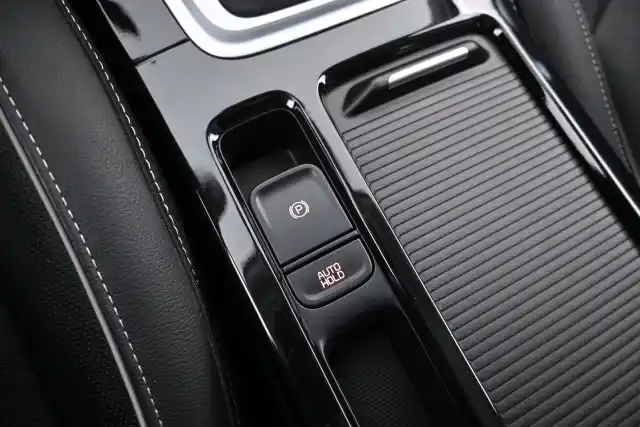 Punainen Viistoperä, Kia XCeed – JMC-792