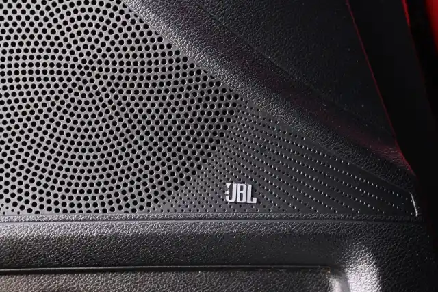 Punainen Viistoperä, Kia XCeed – JMC-792