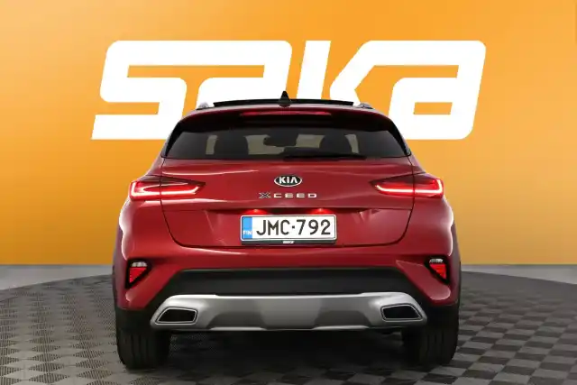Punainen Viistoperä, Kia XCeed – JMC-792
