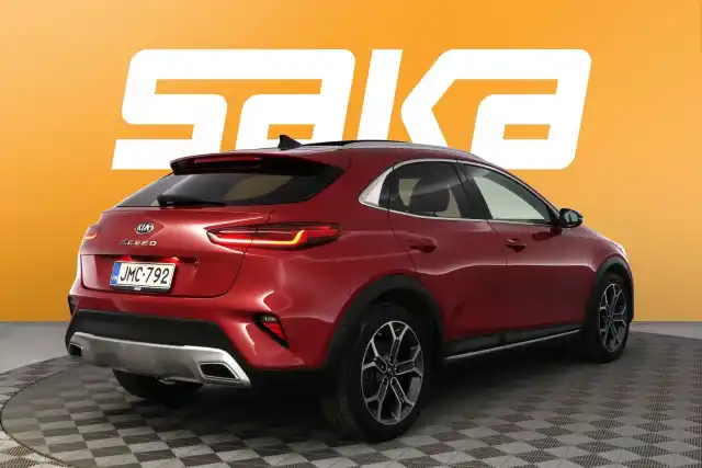 Punainen Viistoperä, Kia XCeed – JMC-792