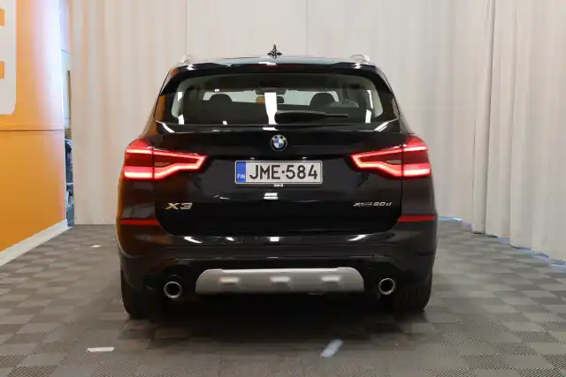 Musta Maastoauto, BMW X3 – JME-584