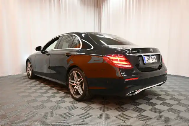 Musta Sedan, Mercedes-Benz E – JMF-219