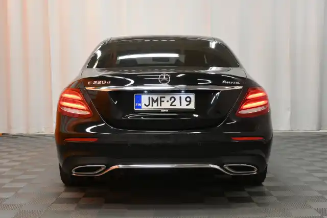 Musta Sedan, Mercedes-Benz E – JMF-219