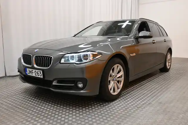 Harmaa Farmari, BMW 530 – JMF-263