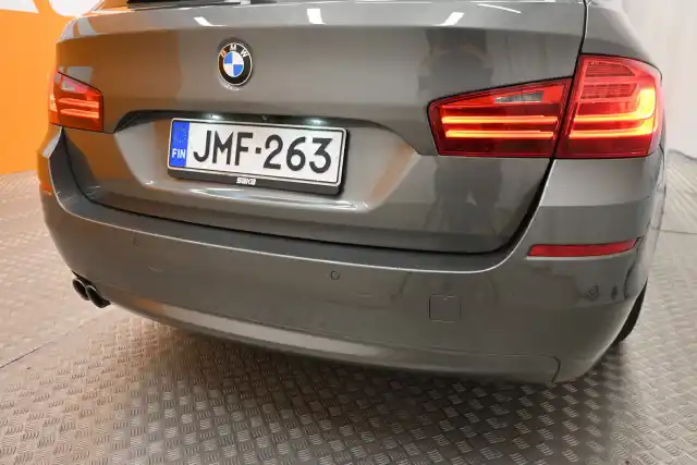 Harmaa Farmari, BMW 530 – JMF-263