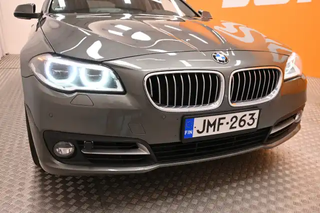 Harmaa Farmari, BMW 530 – JMF-263