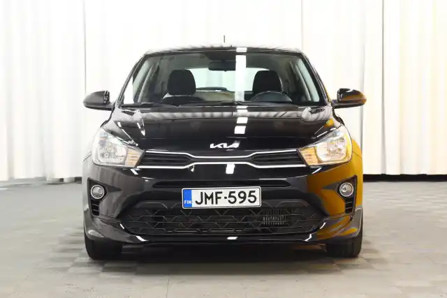 Musta Viistoperä, Kia Rio – JMF-595