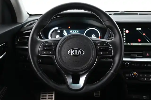 Valkoinen Maastoauto, Kia Niro – JMF-700