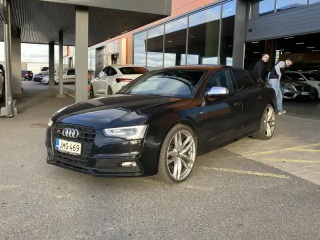 Musta Viistoperä, Audi S5 – JMG-469