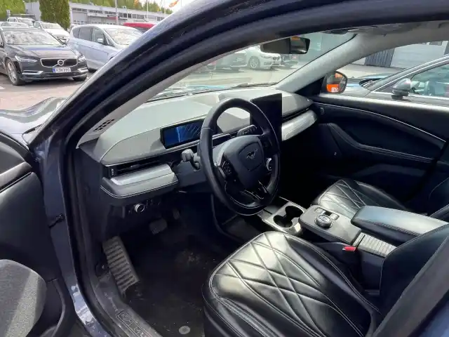 Sininen Maastoauto, Ford Mustang Mach-E – JMG-842