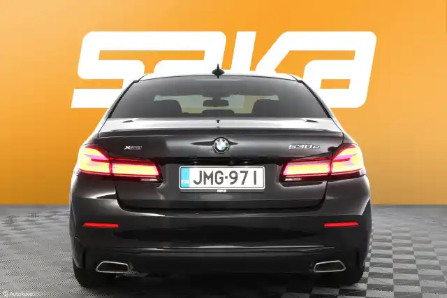 Musta Sedan, BMW 530 – JMG-971