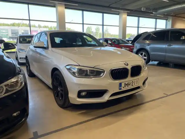 Valkoinen Viistoperä, BMW 120 – JMH-211
