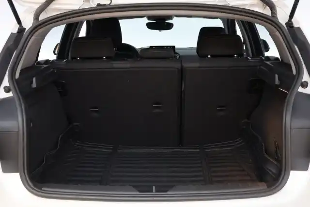 Valkoinen Viistoperä, BMW 120 – JMH-211