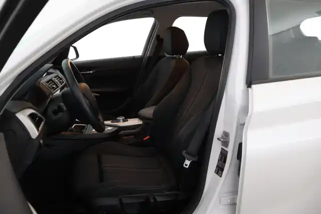 Valkoinen Viistoperä, BMW 120 – JMH-211
