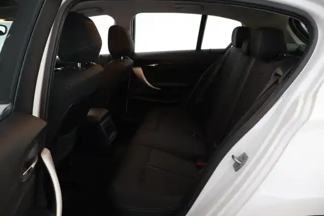 Valkoinen Viistoperä, BMW 120 – JMH-211