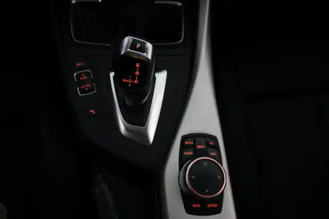 Valkoinen Viistoperä, BMW 120 – JMH-211