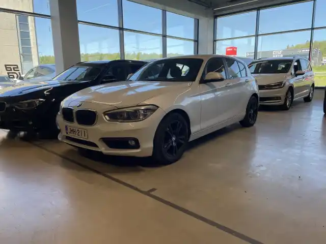 Valkoinen Viistoperä, BMW 120 – JMH-211
