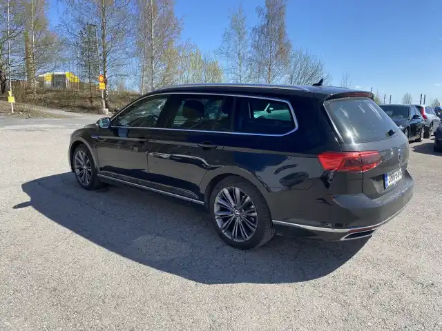 Musta Farmari, Volkswagen Passat – JMH-684