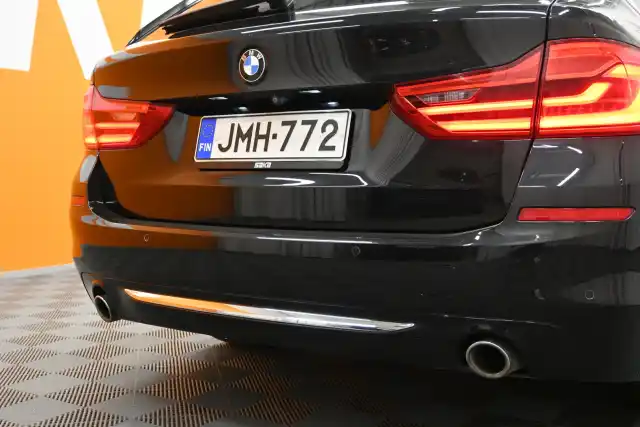 Musta Farmari, BMW 530 – JMH-772